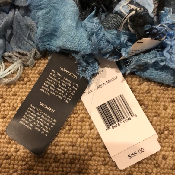 Pretty patterned scarf - Picture 4 of 6